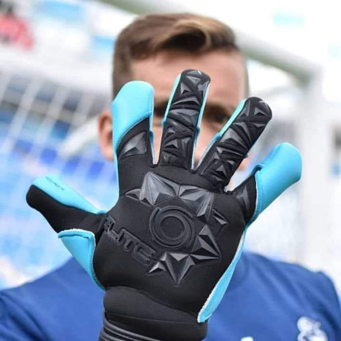 How to Choose the Right Size of Goalkeeper Gloves